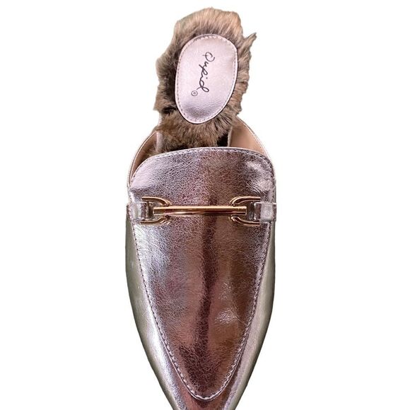 #308 QUPID Metallic Silver Fur Lined Flats - Picture 2 of 11